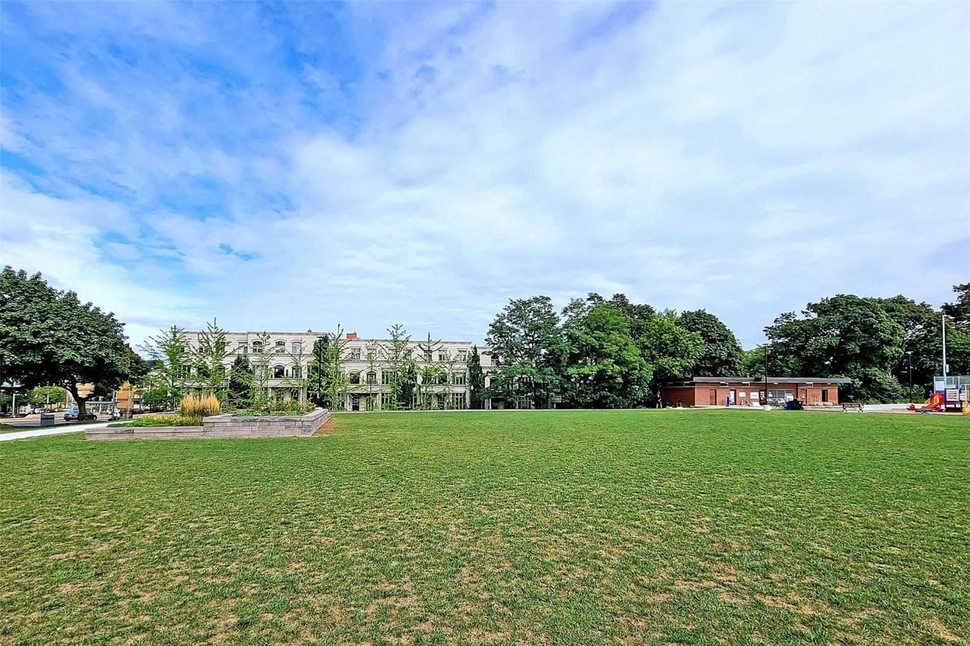 6 Parkwood Ave, #517