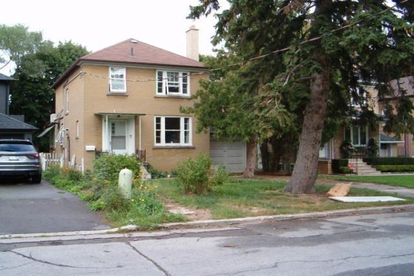 30 Edinburgh Dr, Toronto