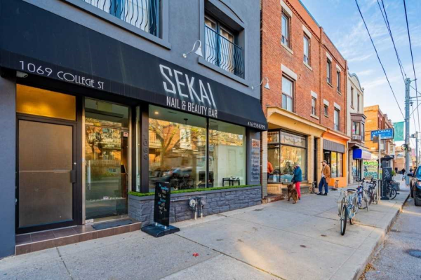 1069 College St, Toronto