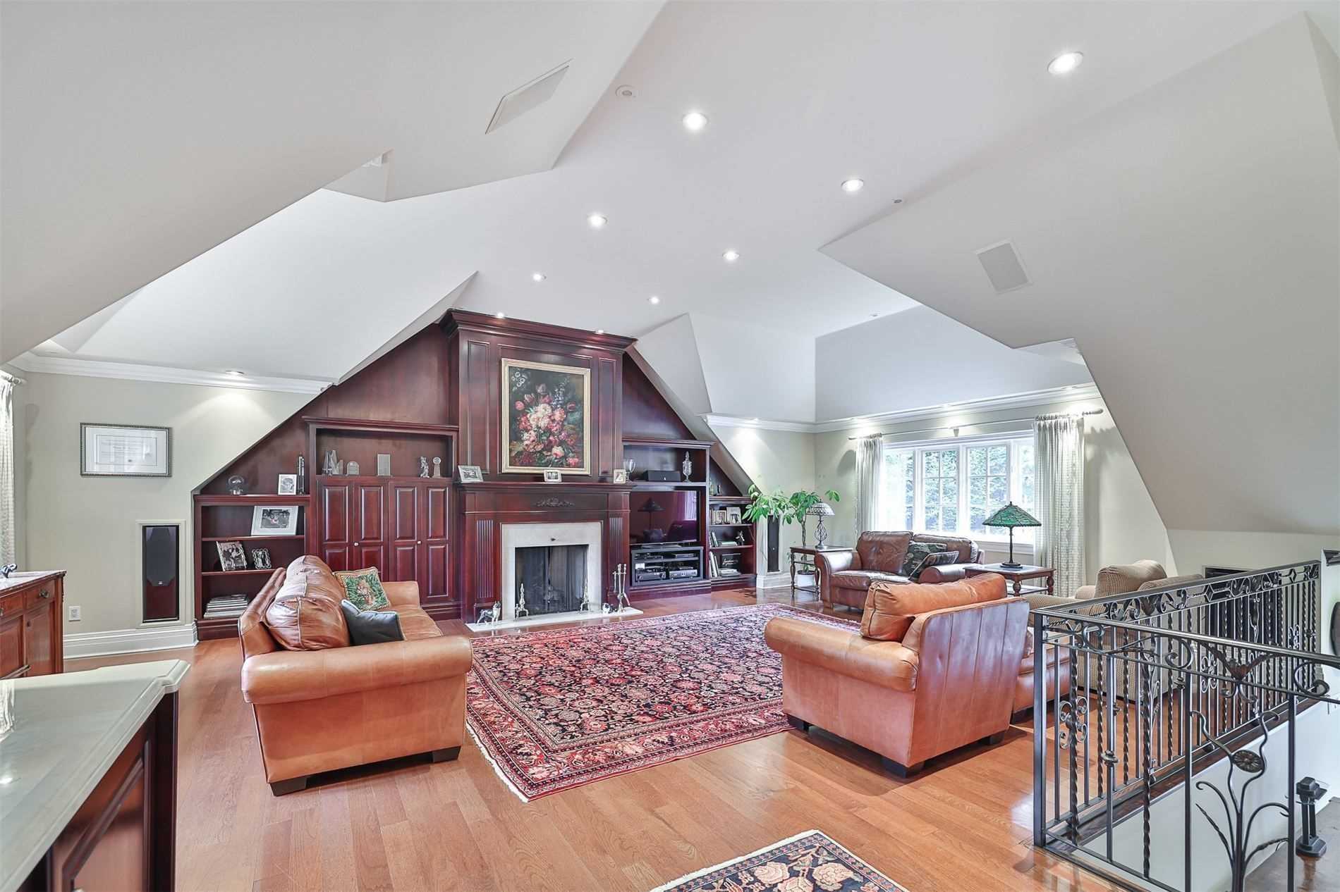 19 Forest Glen Cres