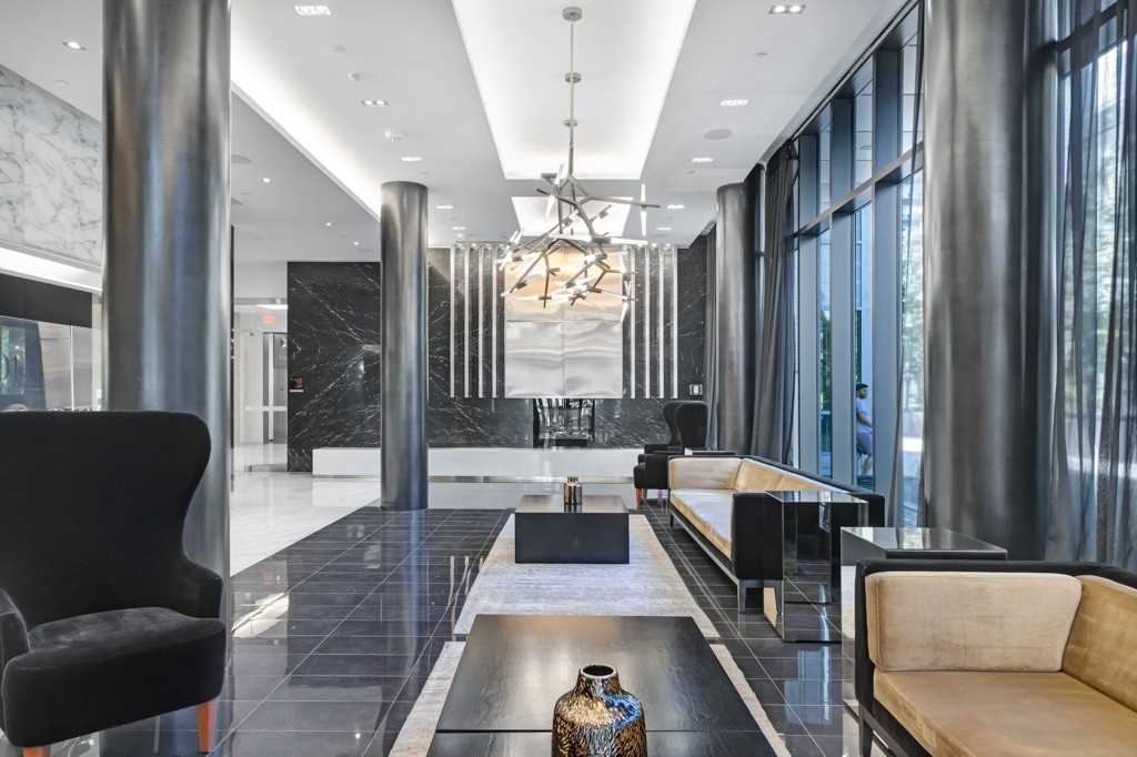 101 Erskine Avenue, #512