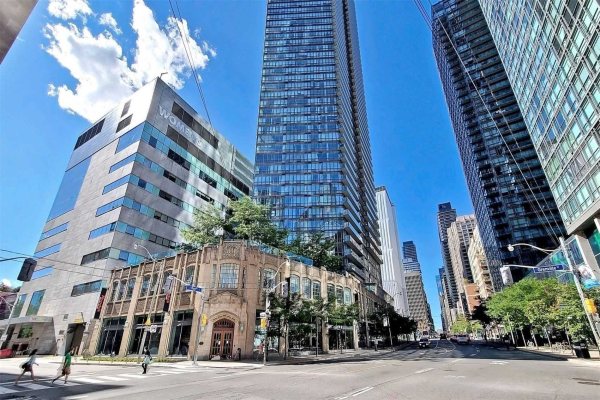 832 Bay St, Toronto