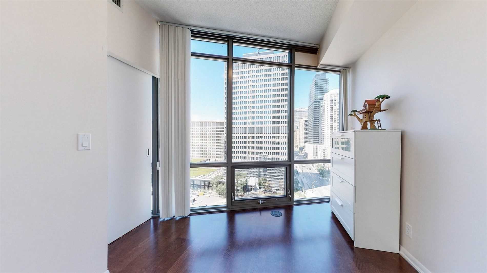 832 Bay St, #1303