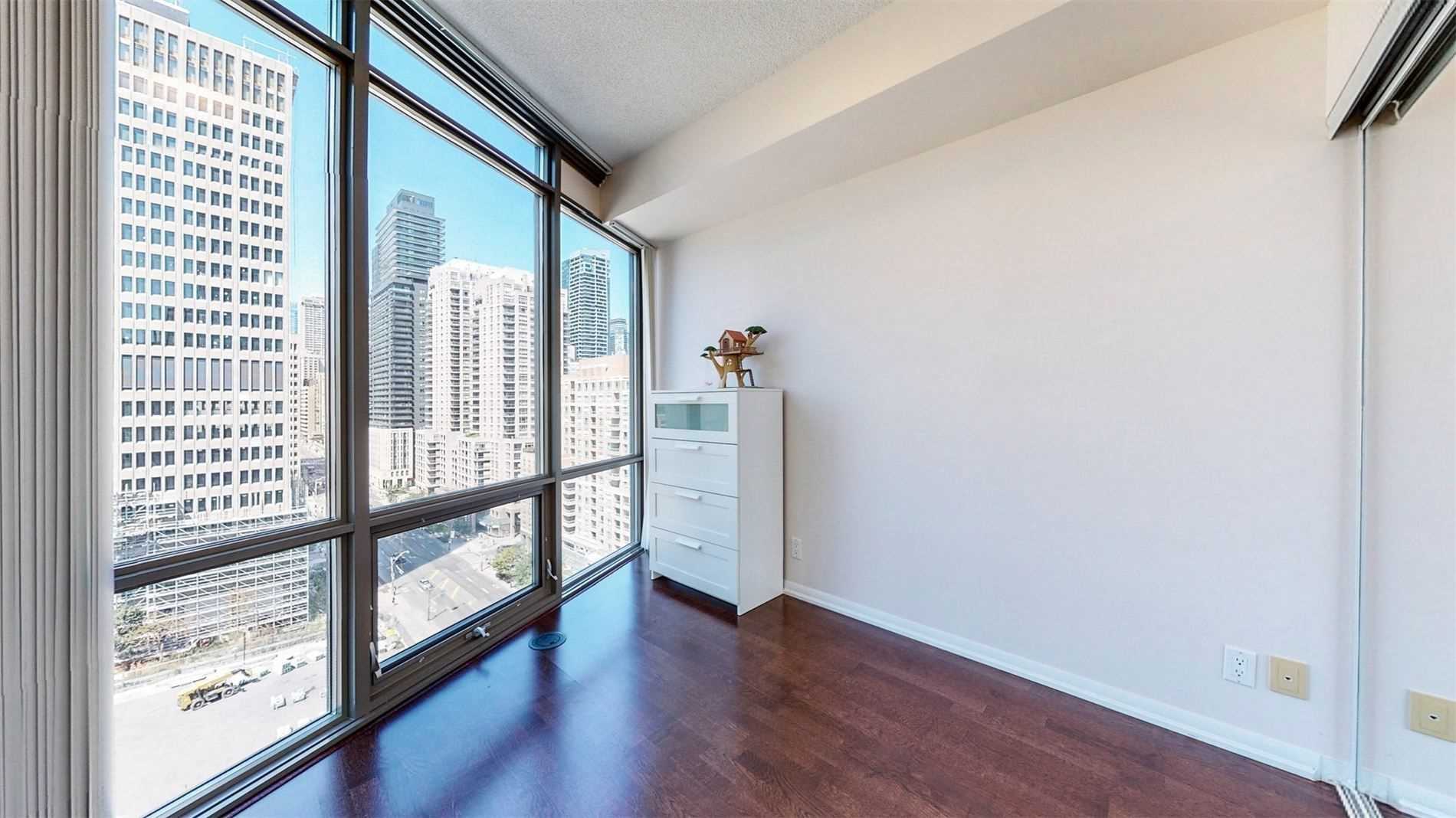 832 Bay St, #1303