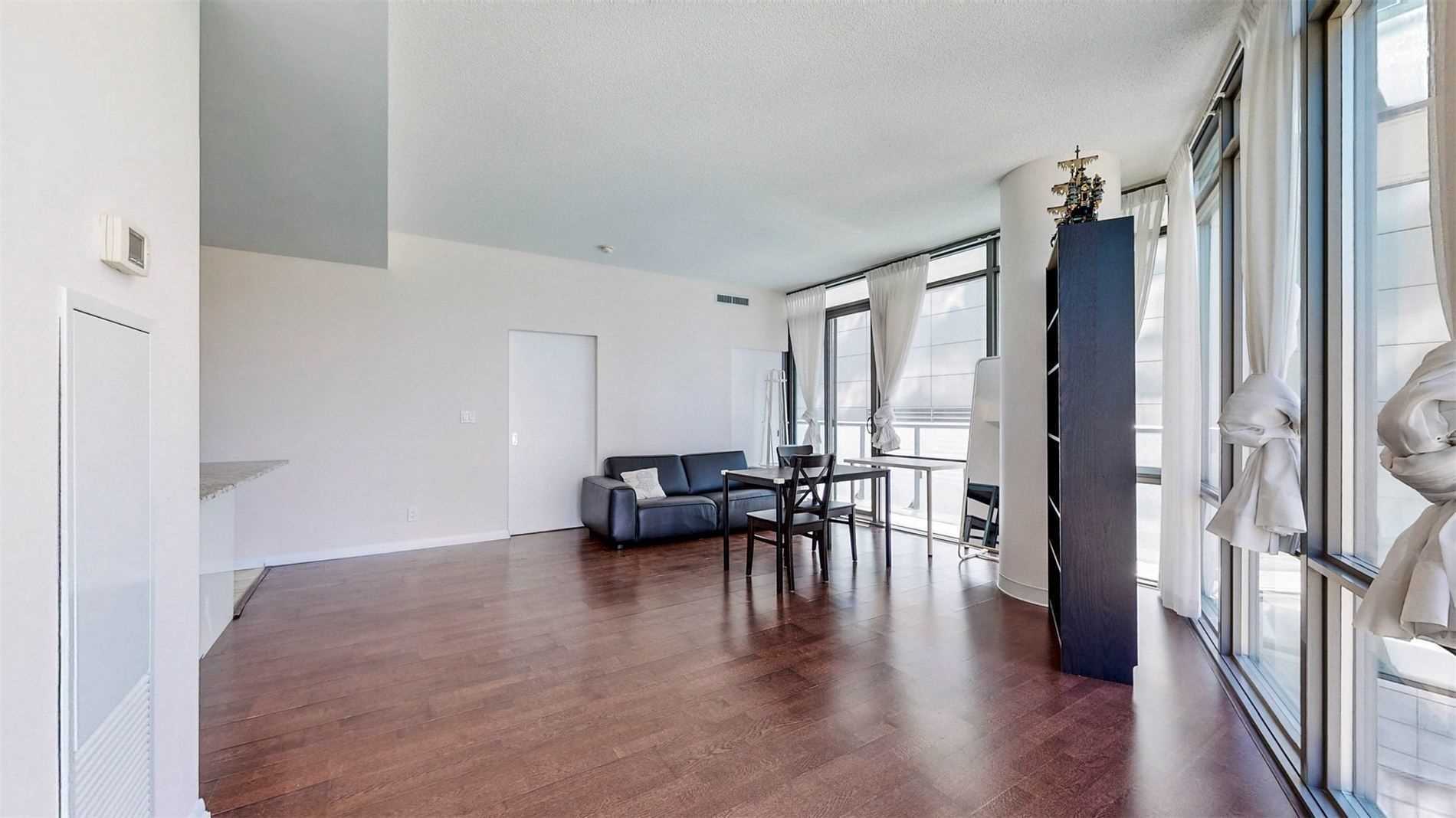832 Bay St, #1303