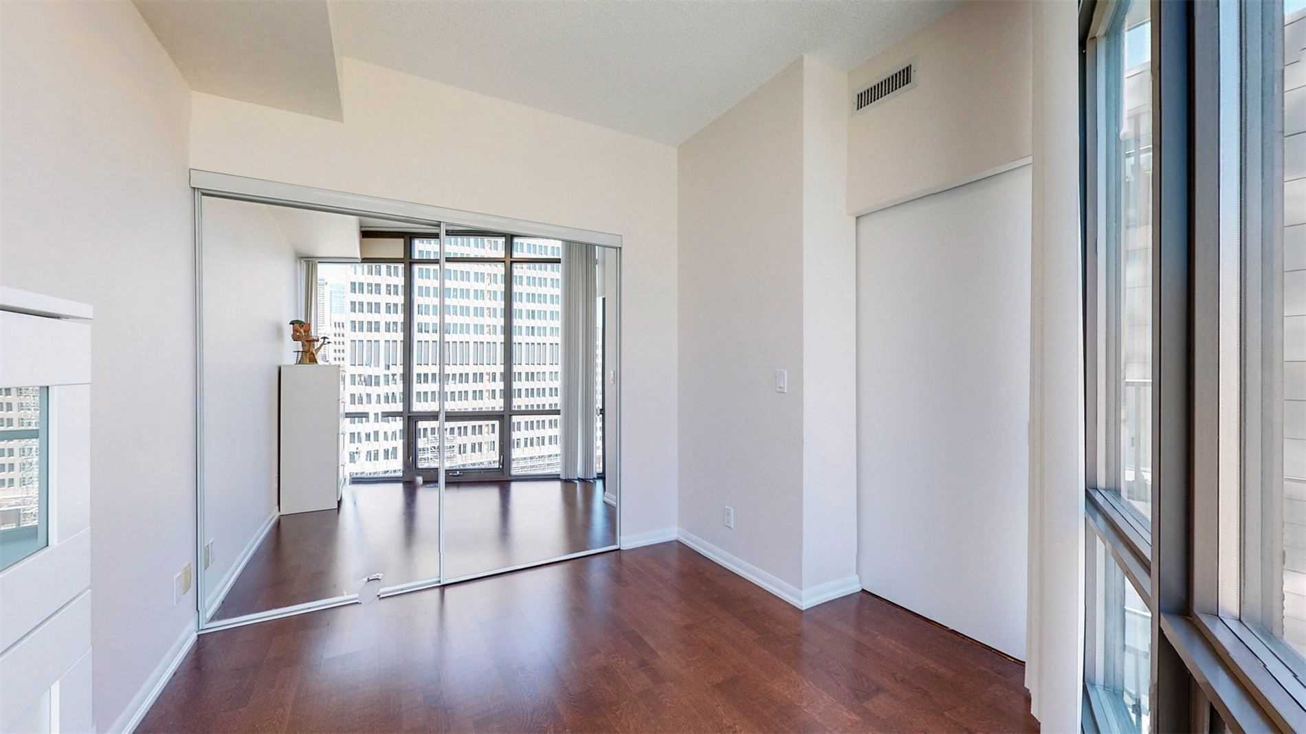 832 Bay St, #1303
