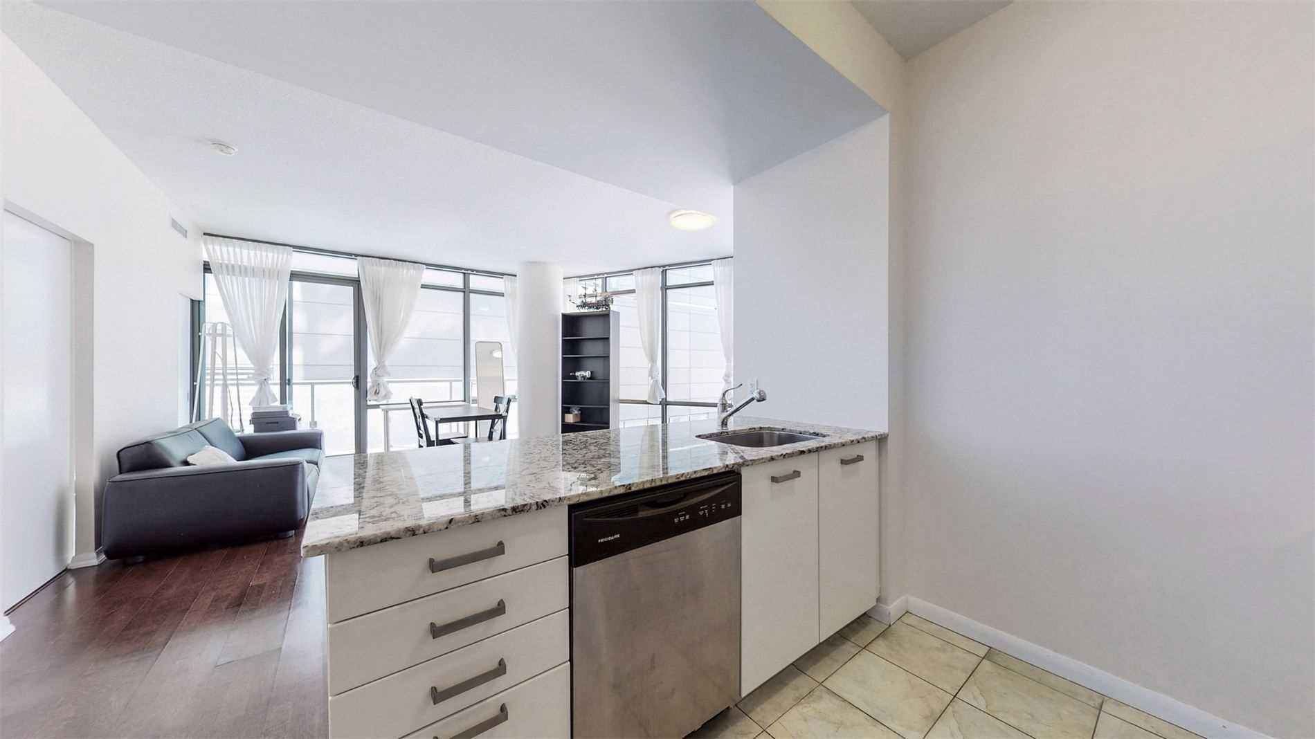 832 Bay St, #1303