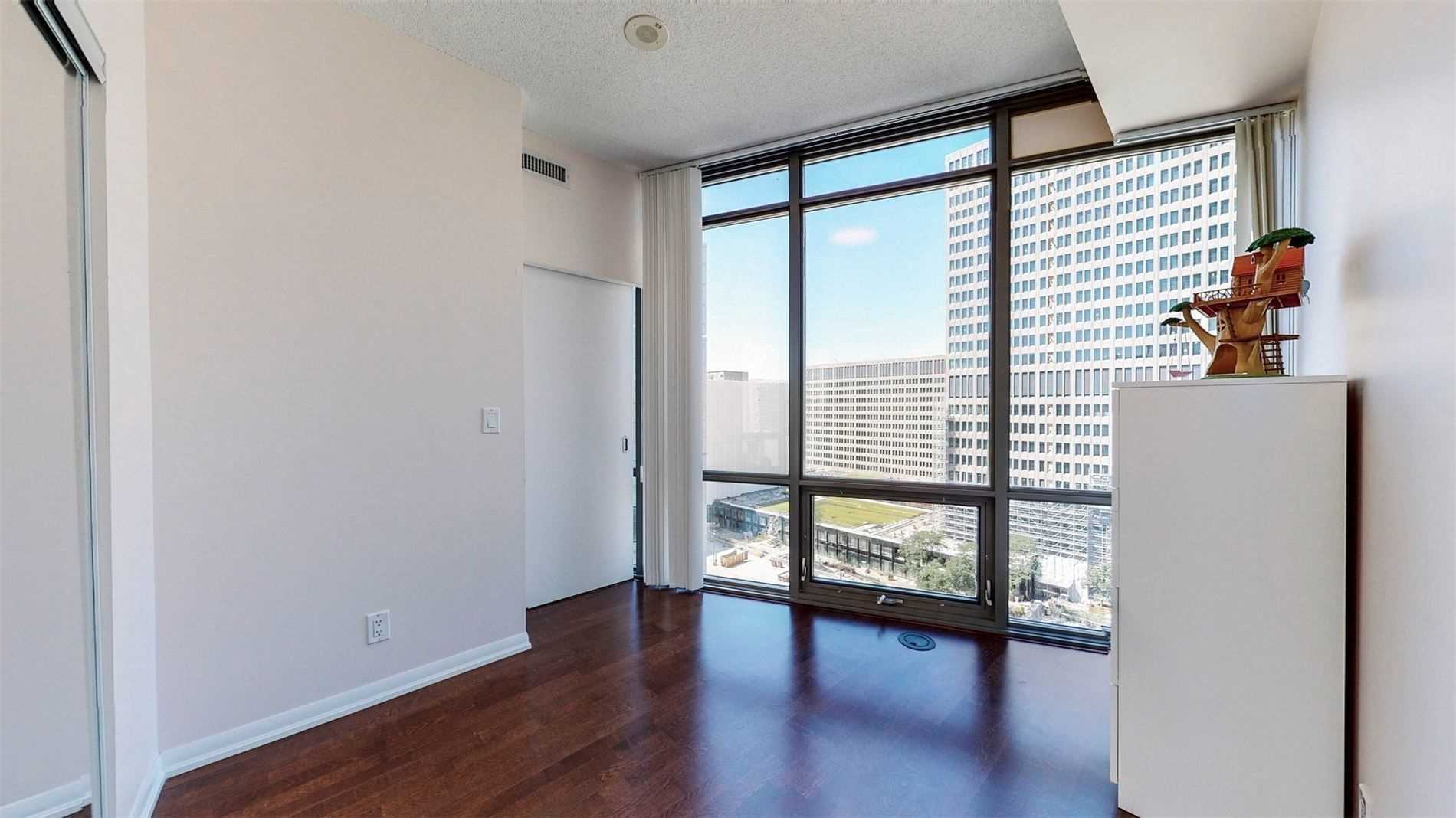 832 Bay St, #1303