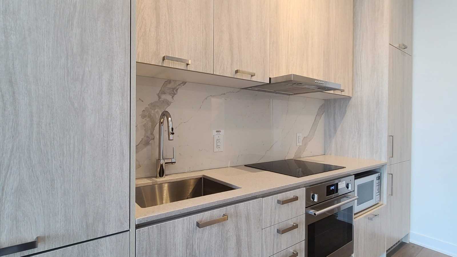 101 Erskine Avenue, #512