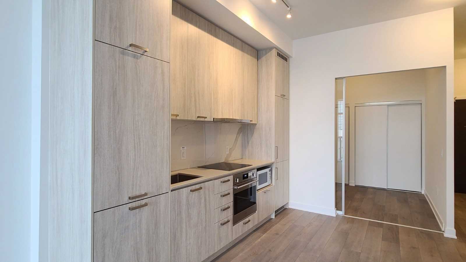 101 Erskine Avenue, #512