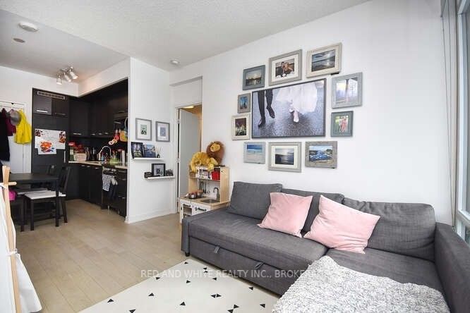 Listing C5888881 - Large Photo # 10
