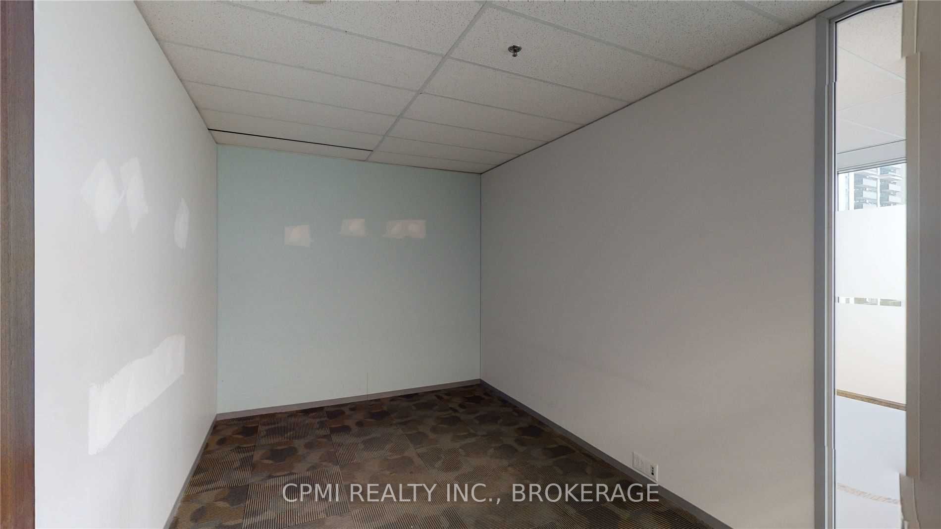 5000 Yonge Street St