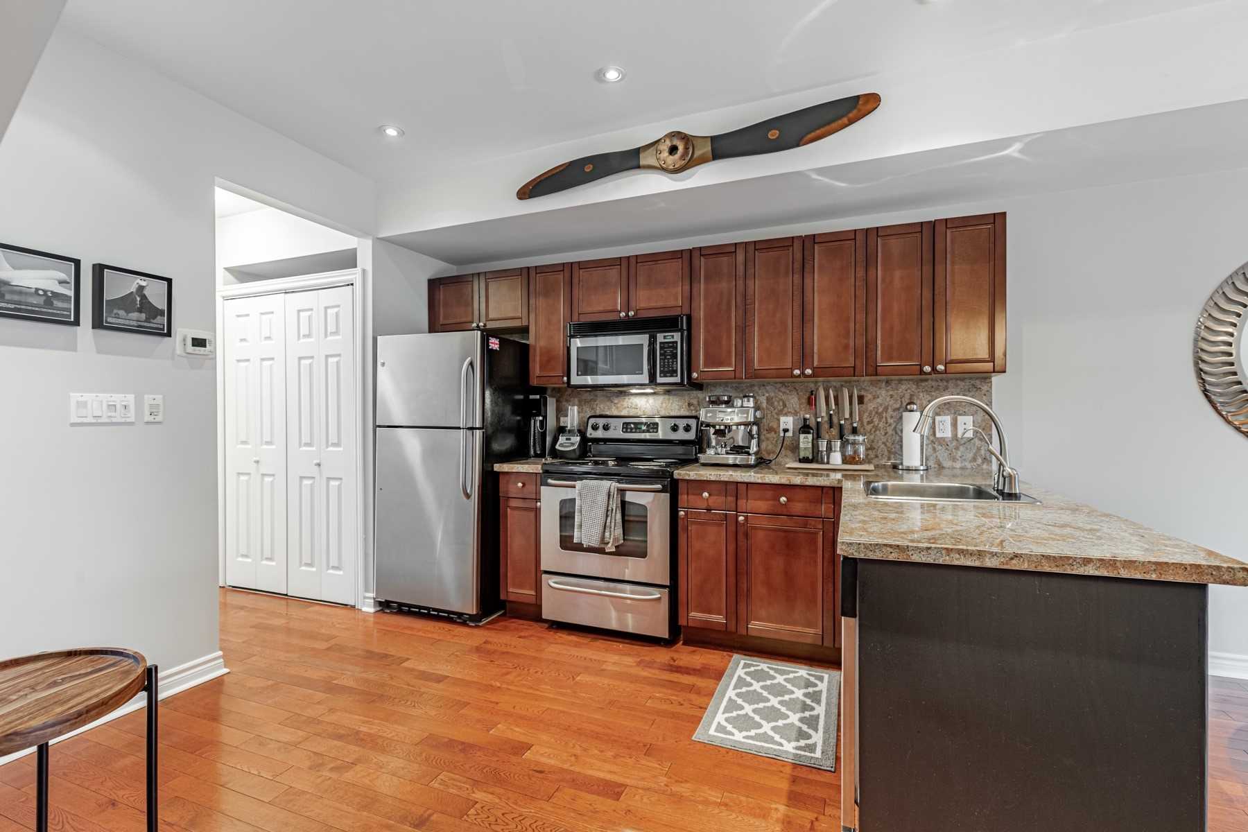Listing C5889361 - Large Photo # 12