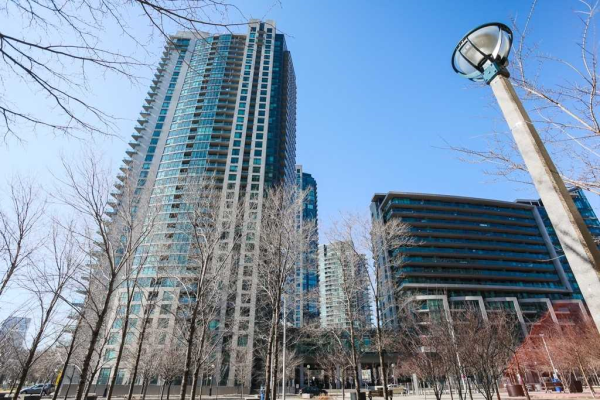 215 Fort York Blvd, Toronto