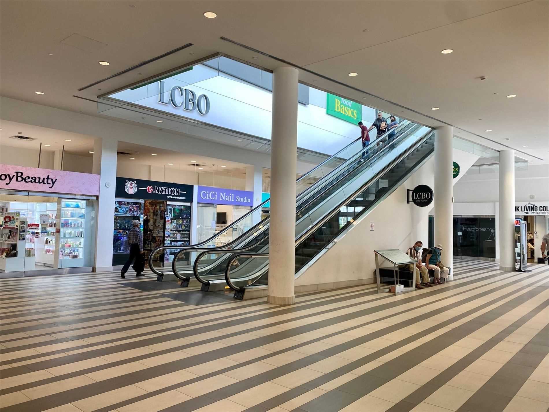 4750 Yonge St, #144