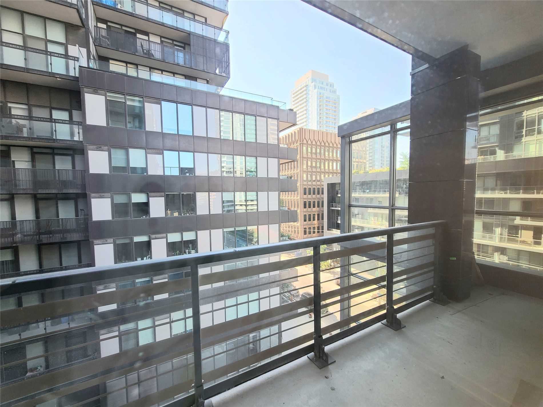 39 Roehampton Ave, ##410