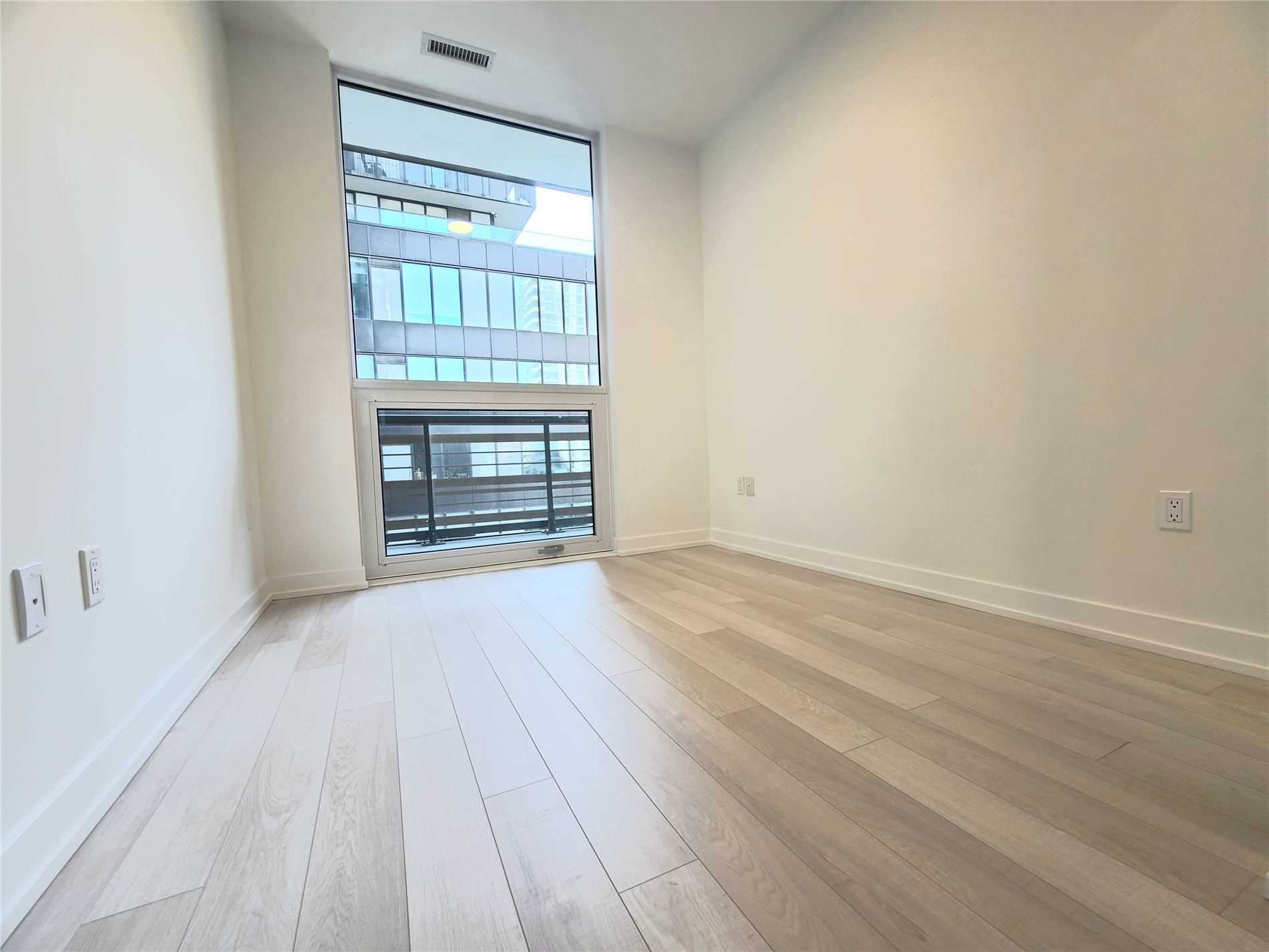 39 Roehampton Ave, ##410