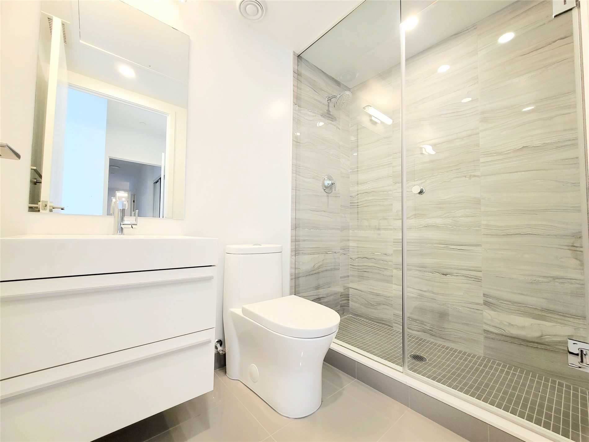 39 Roehampton Ave, ##410