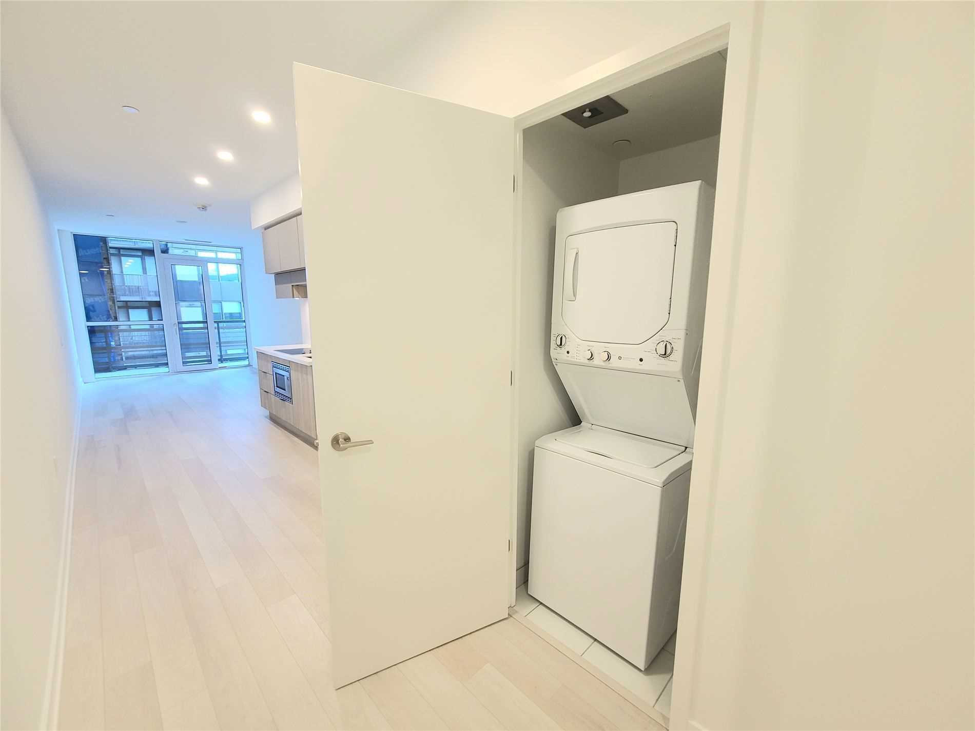 39 Roehampton Ave, ##410