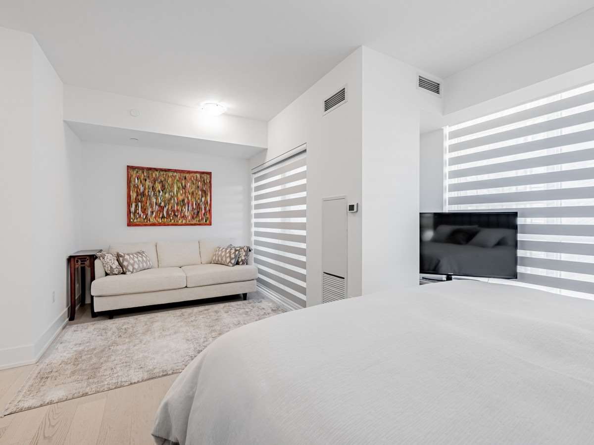 1 Yorkville Ave, #1701