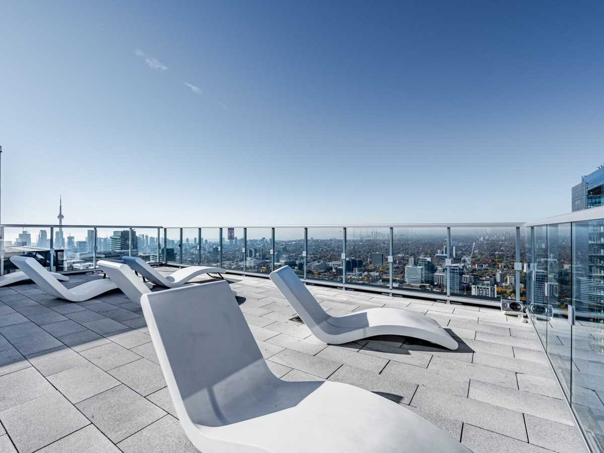 1 Yorkville Ave, #1701
