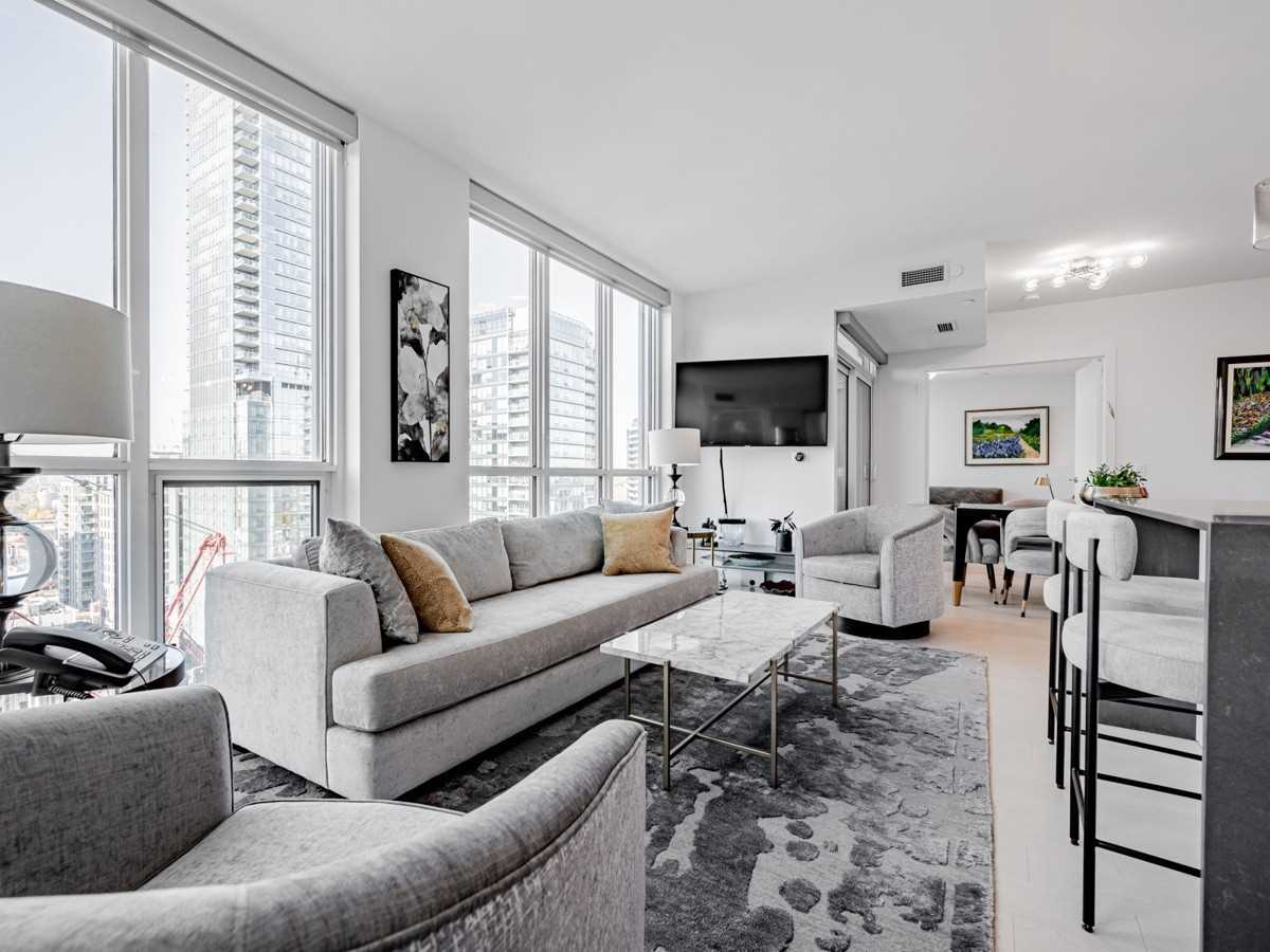 1 Yorkville Ave, #1701