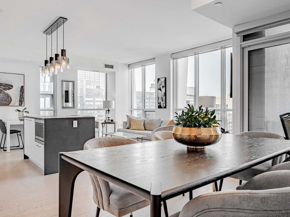 1 Yorkville Ave, #1701