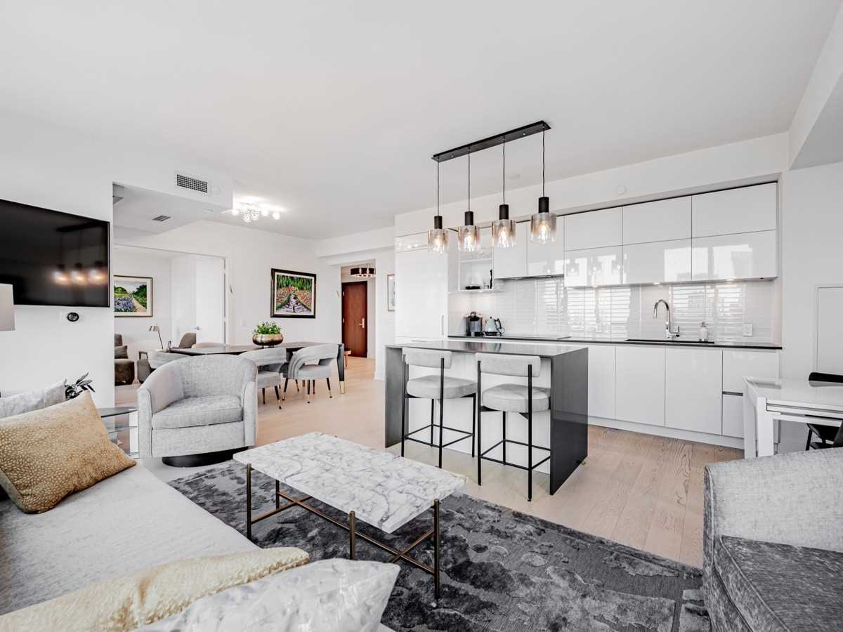1 Yorkville Ave, #1701