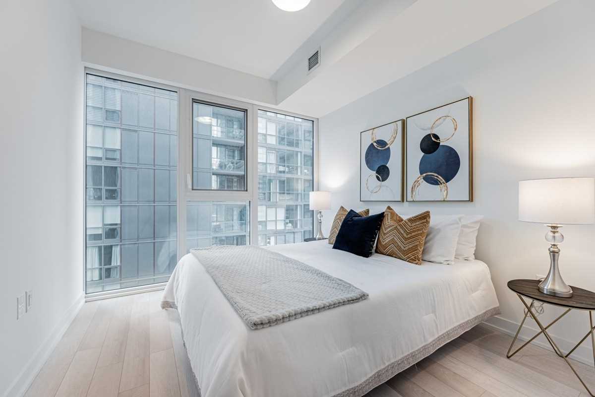 357 King St W, #1409