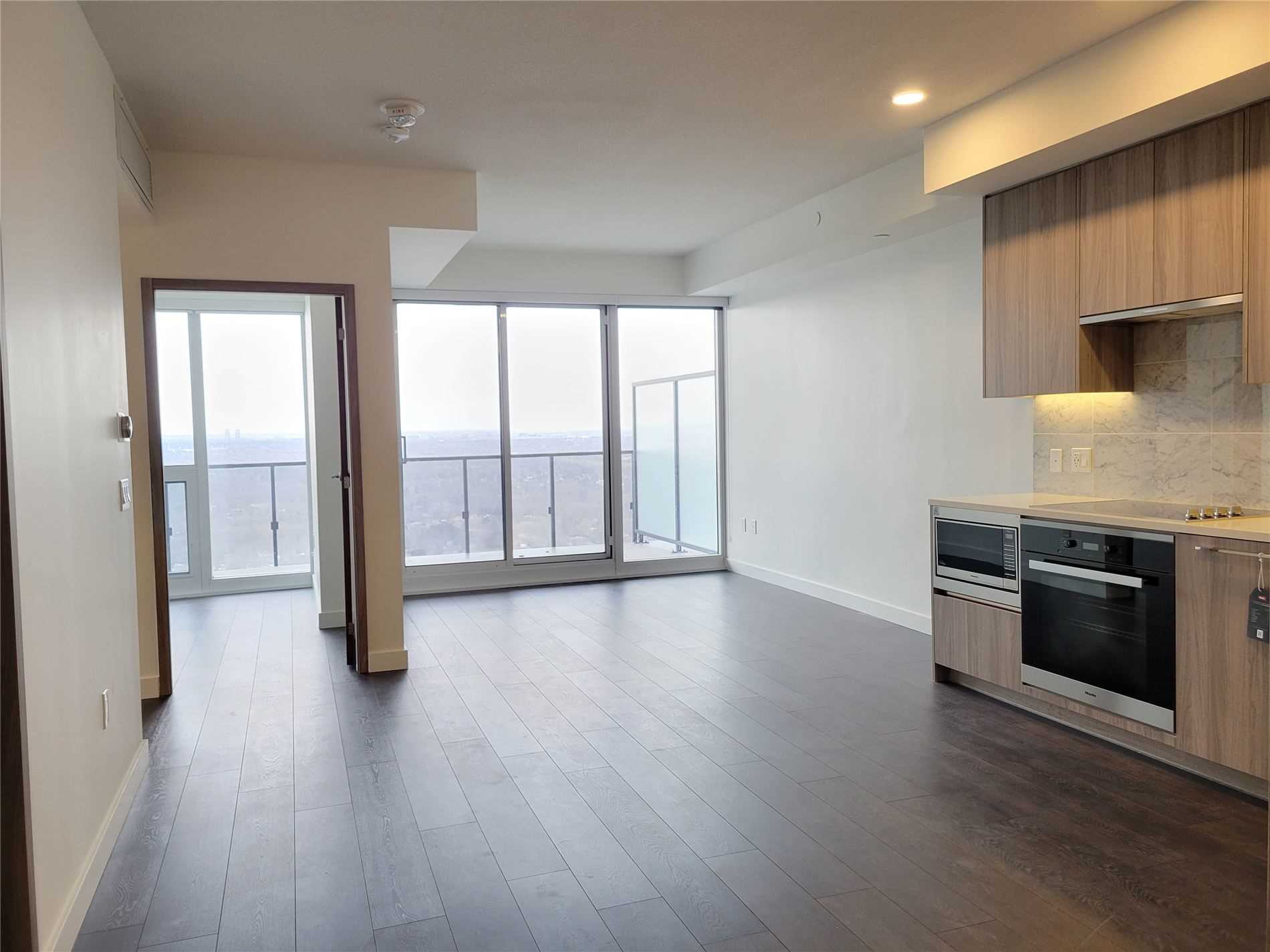 85 Mcmahon Drive, #3707