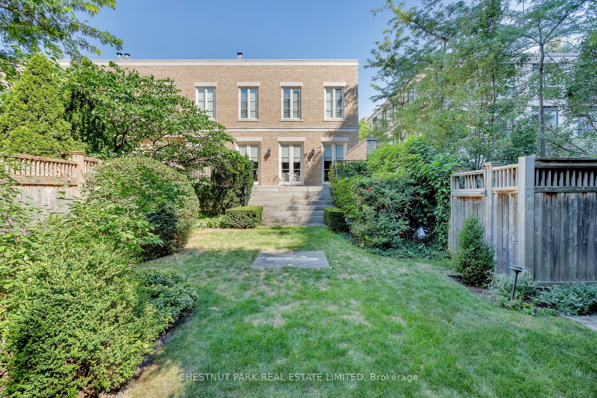 23 Heath St W