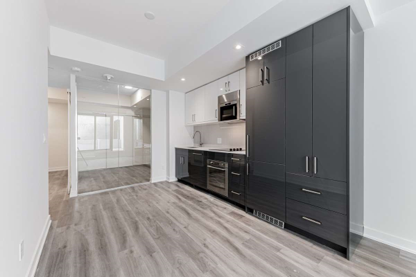 840 St. Clair Ave W, Toronto