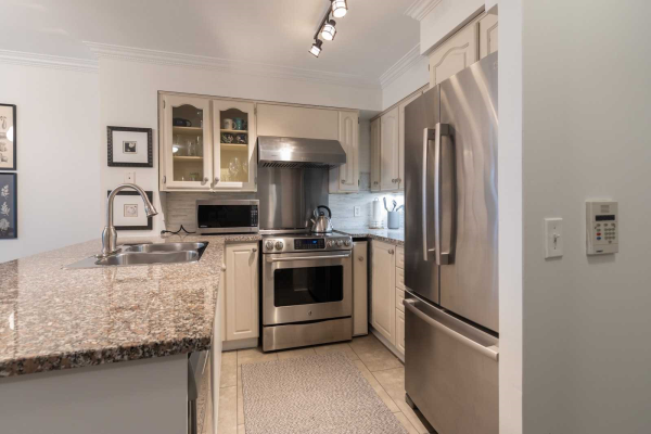 30 Grand Trunk Cres, Toronto