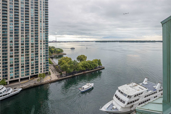 211 Queens Quay W, Toronto