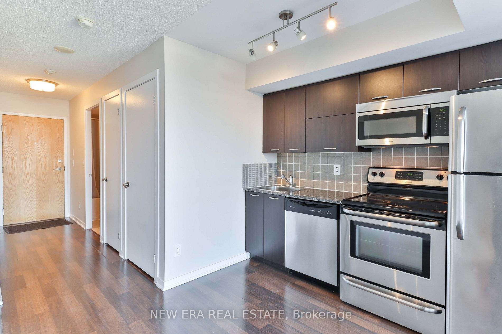 Listing C5908644 - Large Photo # 13