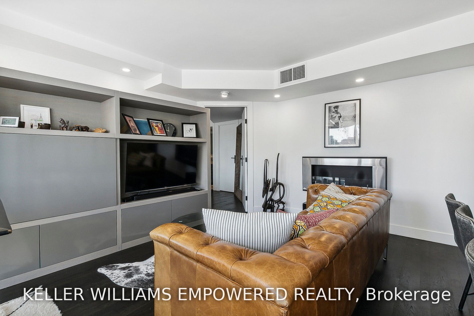 7 Broadway Ave, #701