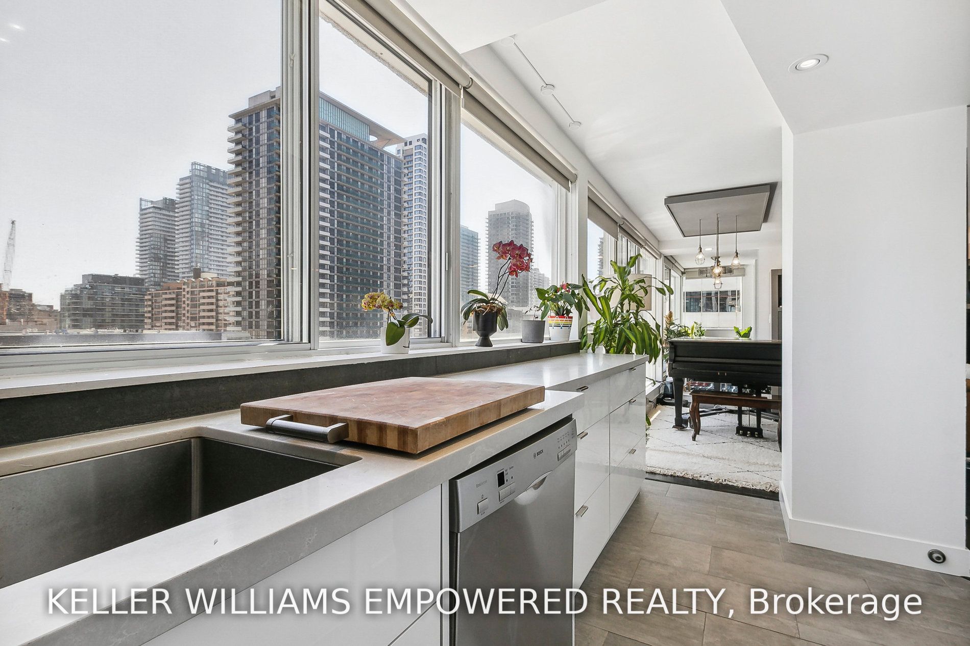 7 Broadway Ave, #701