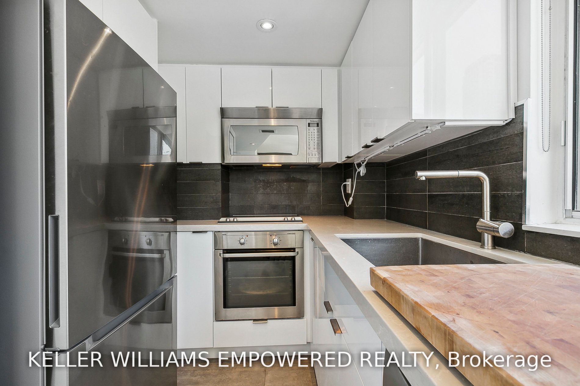 7 Broadway Ave, #701