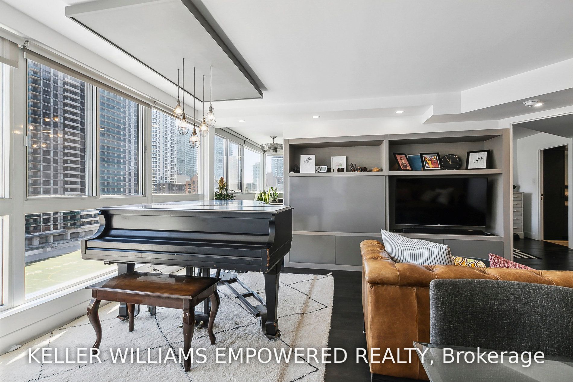 7 Broadway Ave, #701