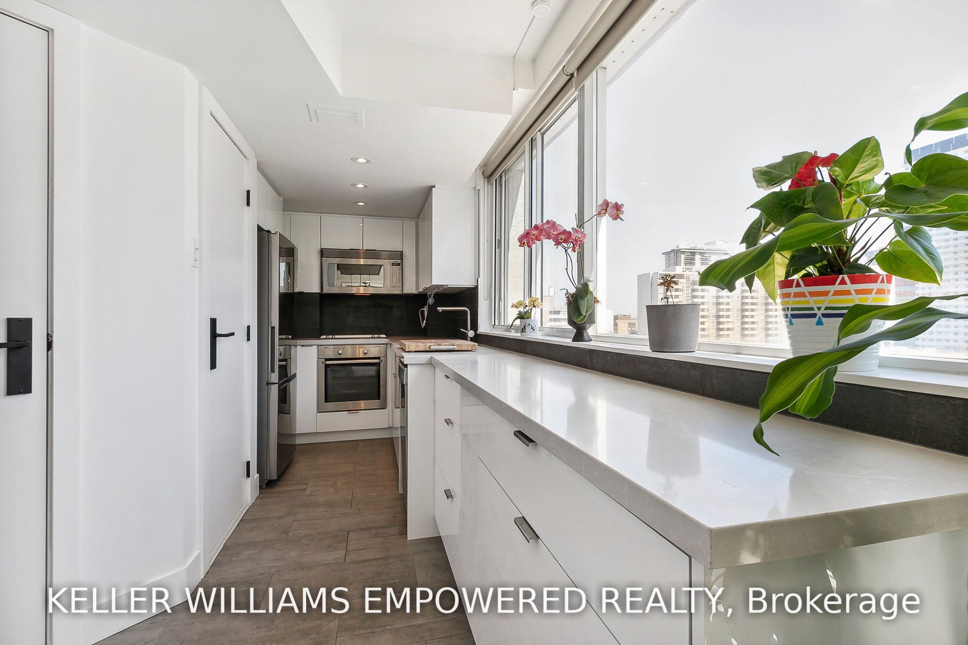 7 Broadway Ave, #701