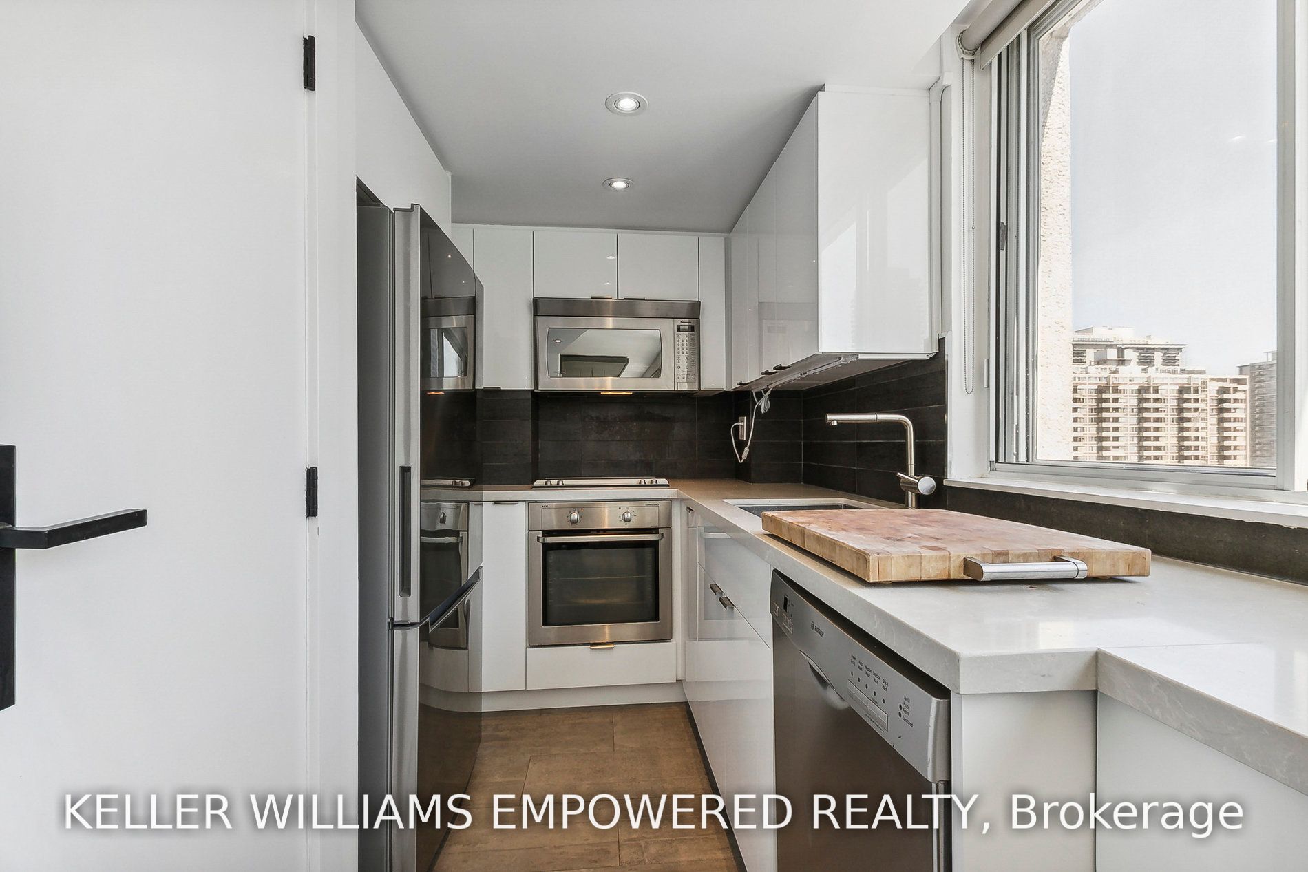 7 Broadway Ave, #701