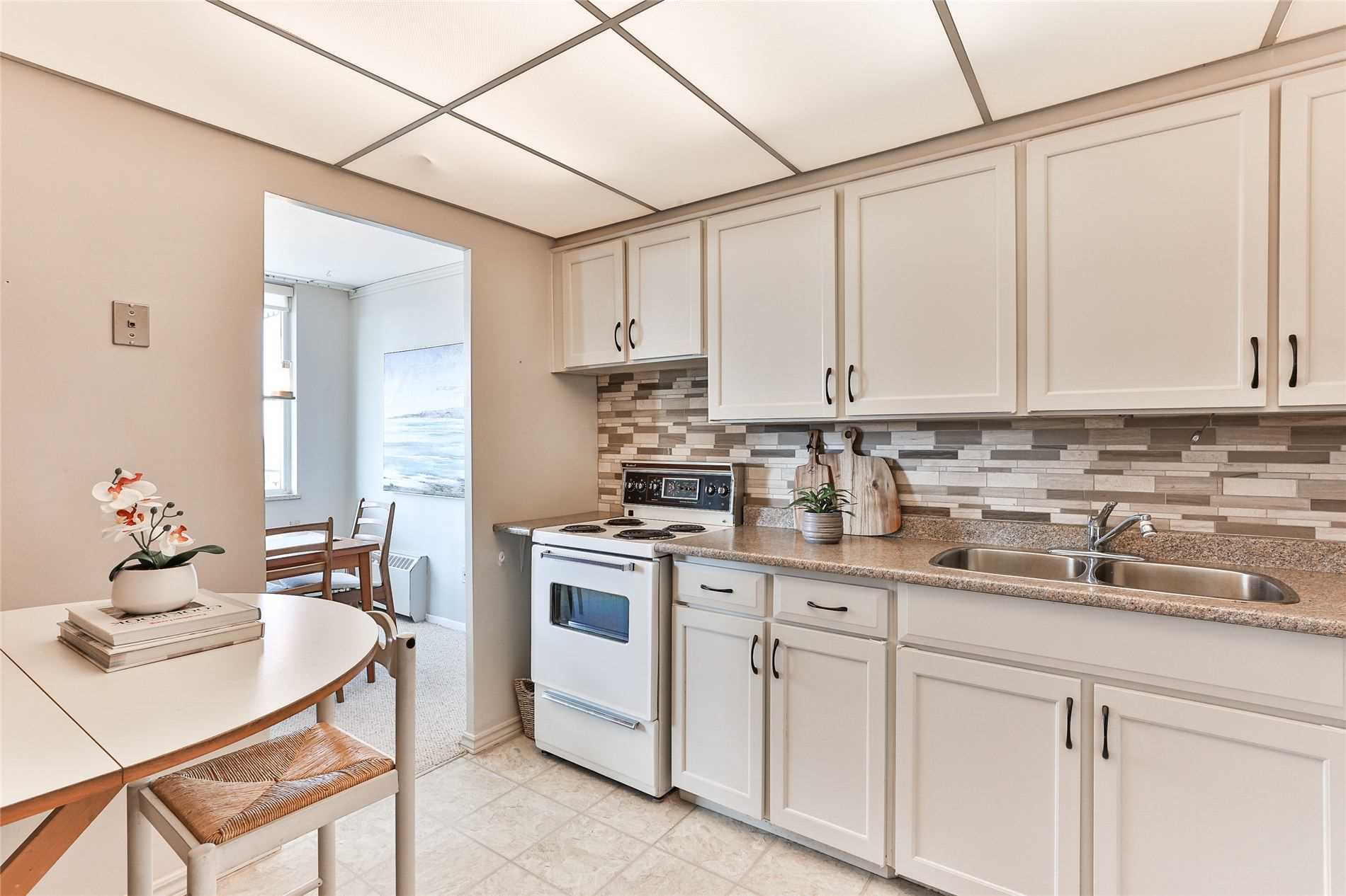 20 Forest Manor Rd, #1008
