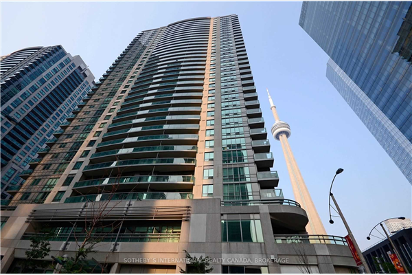 30 Grand Trunk Cres, Toronto