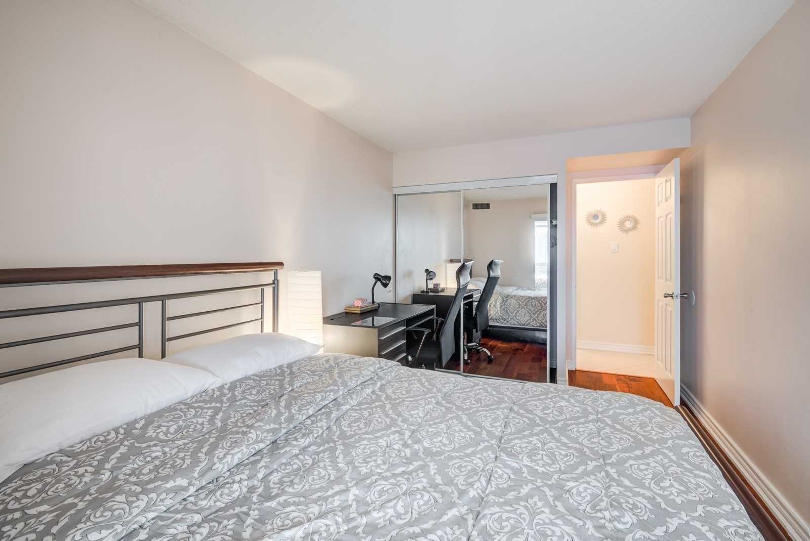 5460 Yonge Street, #807