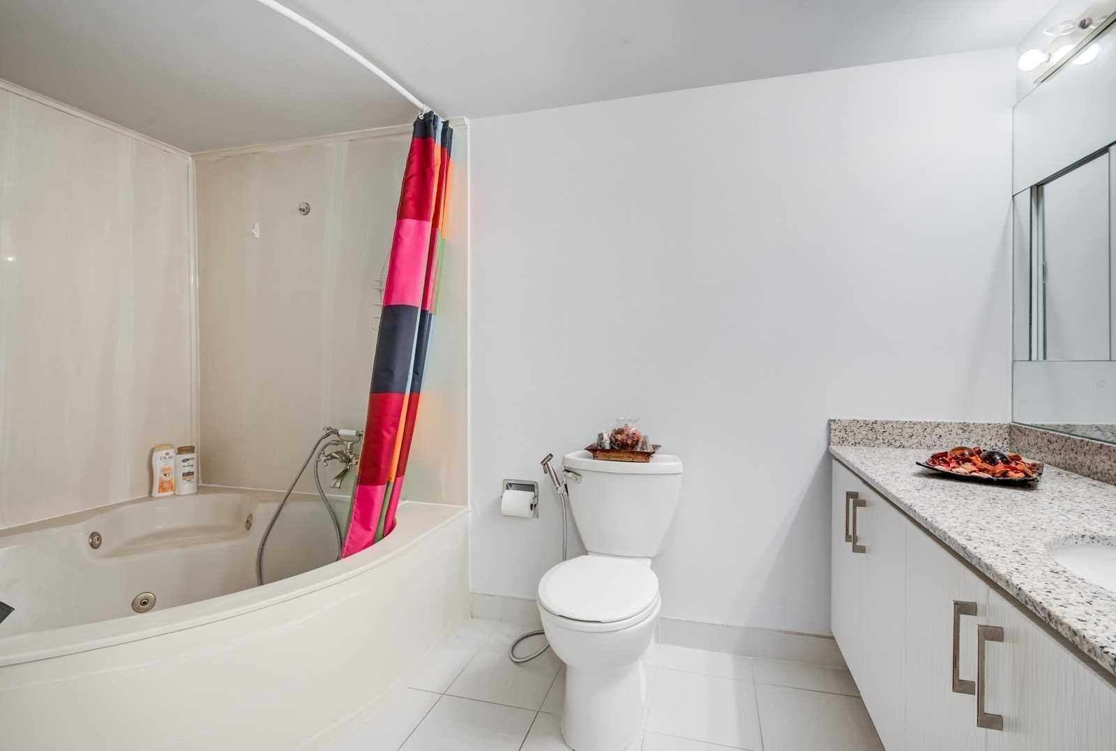 5460 Yonge Street, #807