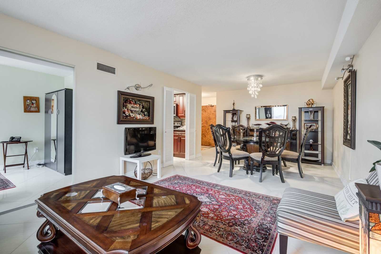 5460 Yonge Street, #807