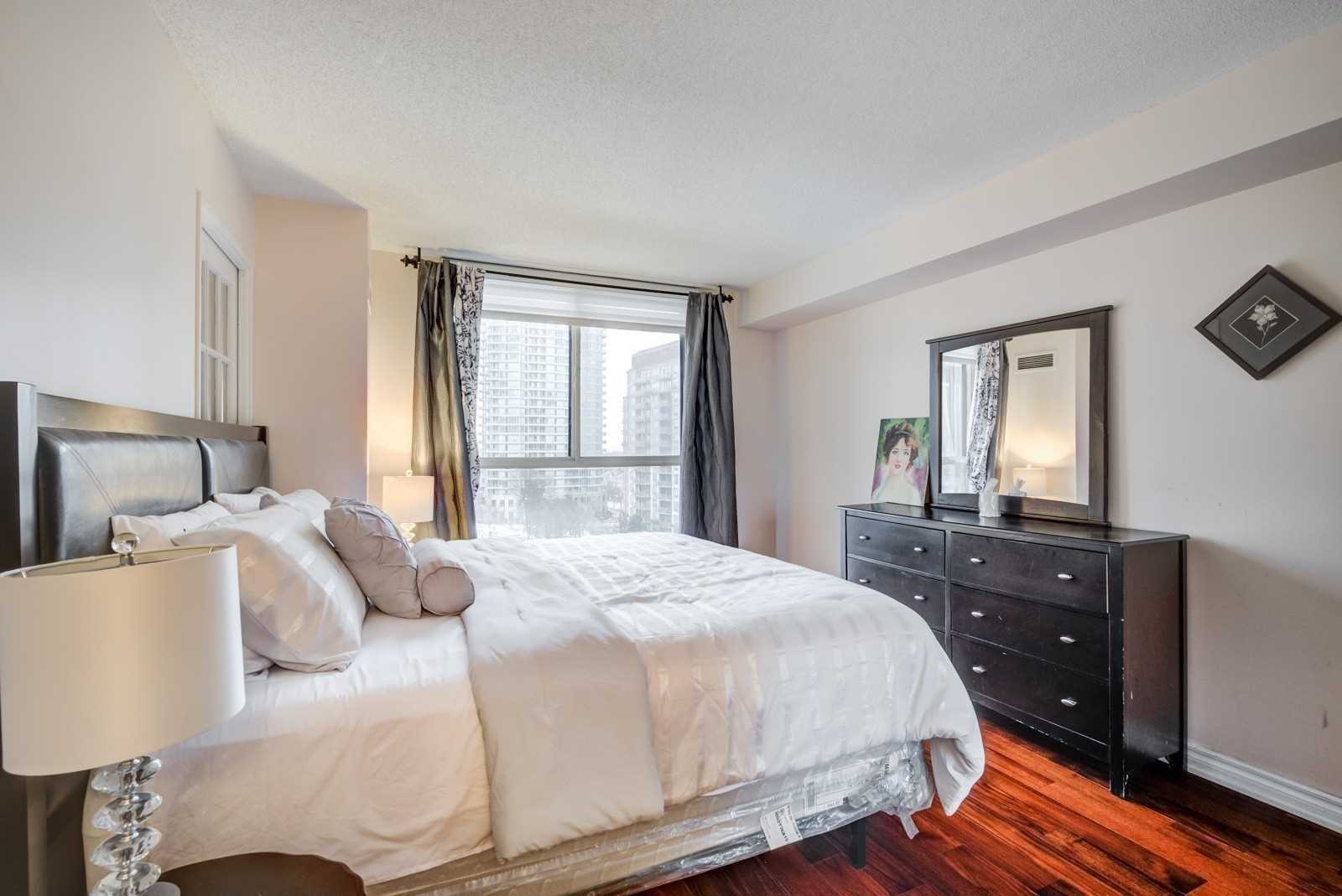 5460 Yonge Street, #807