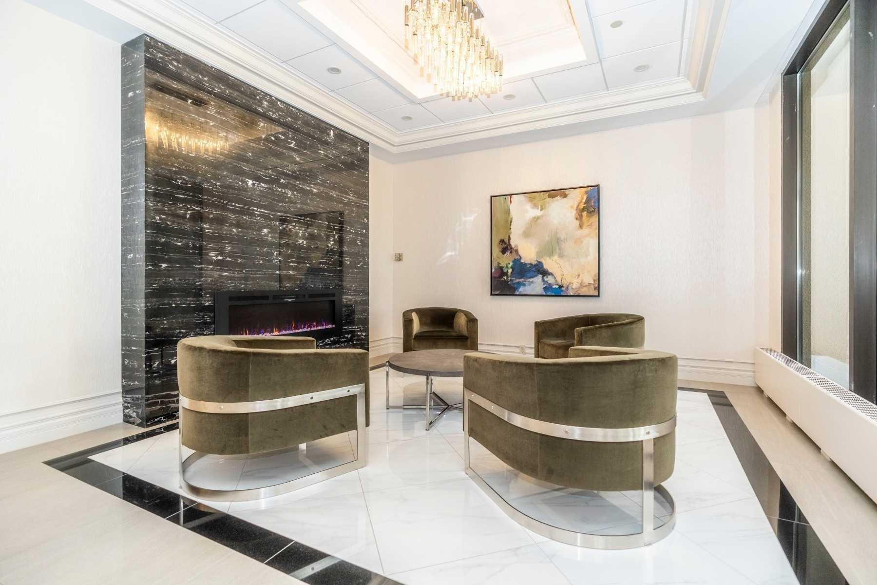5460 Yonge Street, #807