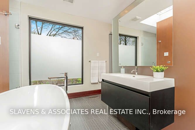 127 Orchard View Boulevard
