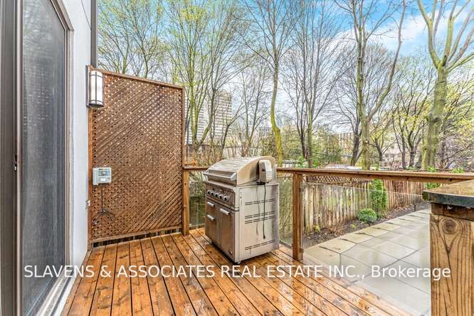 127 Orchard View Boulevard